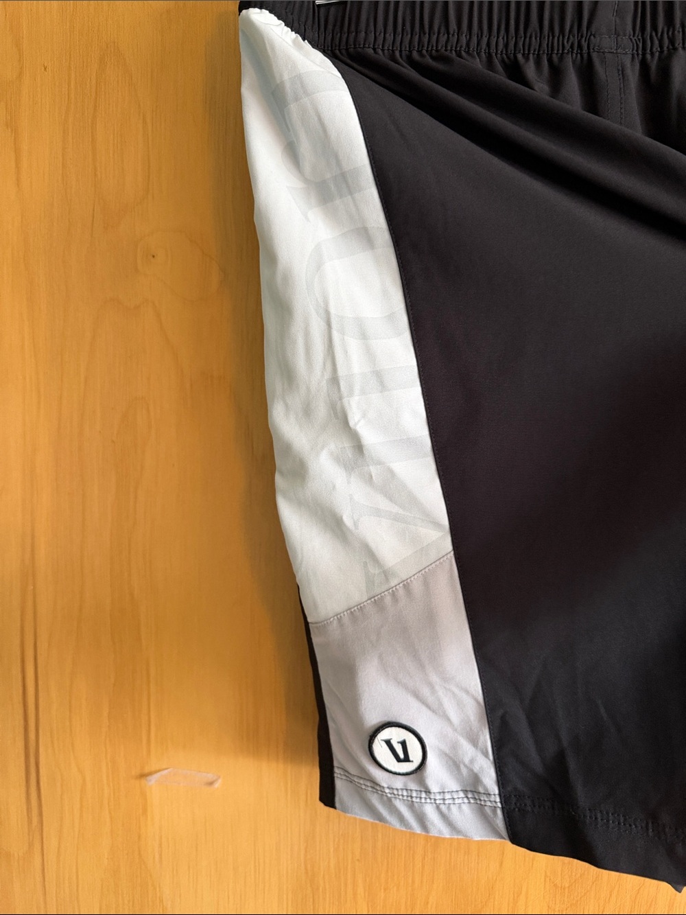 VUORI Kore Shorts Lined Men's Size M Black with White/Gray Side Stripe - Picture 4 of 11